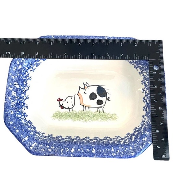 Molly Dallas Cow Collectables Plate Chicken Grass Blue Large * 1 Piece* - Picture 2 of 5